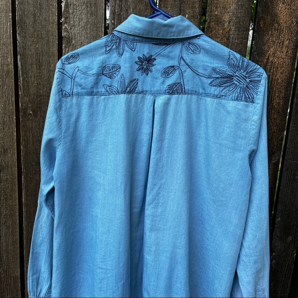 Chambray Lightweight Floral Embroidered Button Down Shirt Sz M - Picture 3 of 12